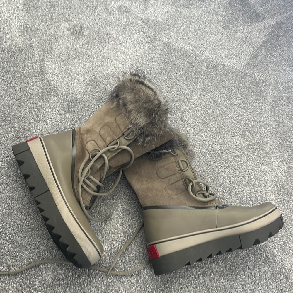 SOREL Boots - size 10